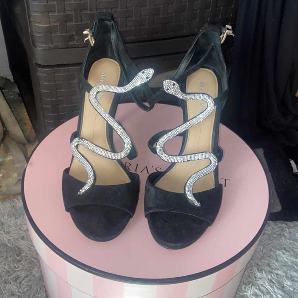 Gianni Bini velvet black bling snake shoes size 8.5 womens